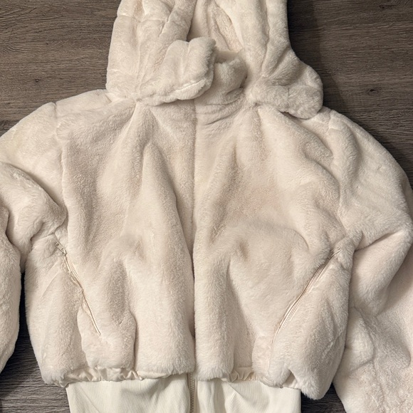 LIKE NEW ALO Faux Fur Foxy Jacket, Ivory, size M - Picture 6 of 11
